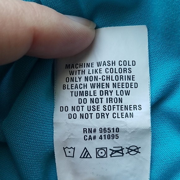 🦈 3/$20 UA Teal Semi-Fitted Heat Gear Top - Picture 5 of 8